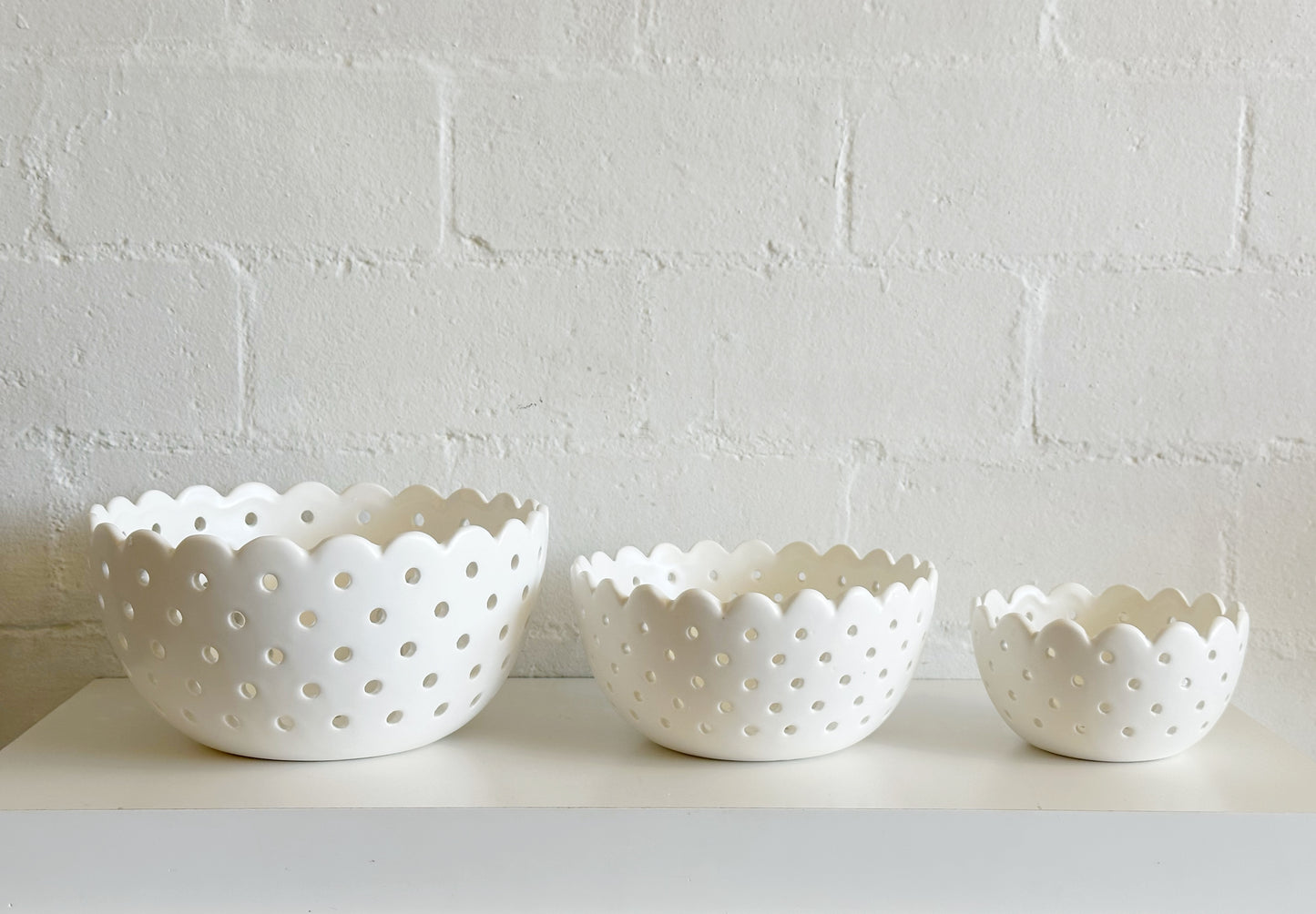 Ceramic Scalloped Strainer Bowl