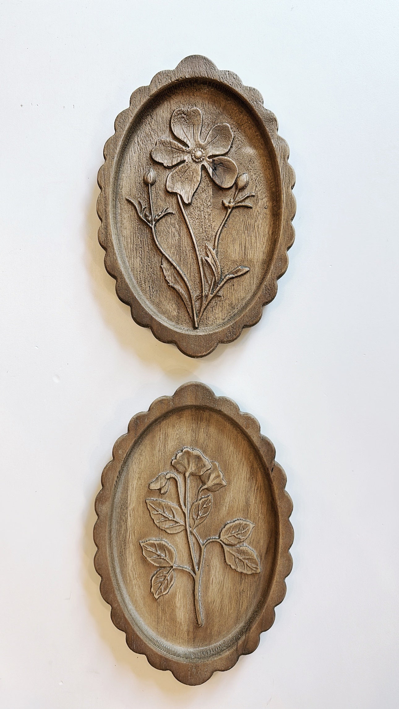 Wood Scalloped Wall Hanging