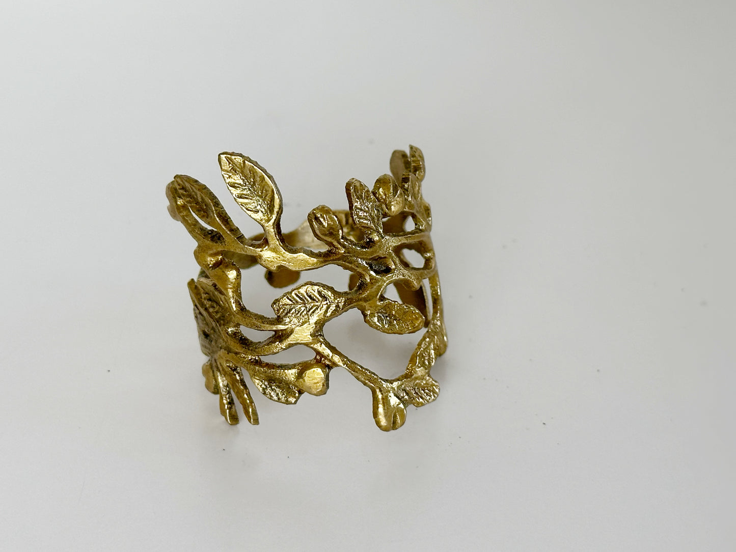 Winterberry Brass Napkin Ring