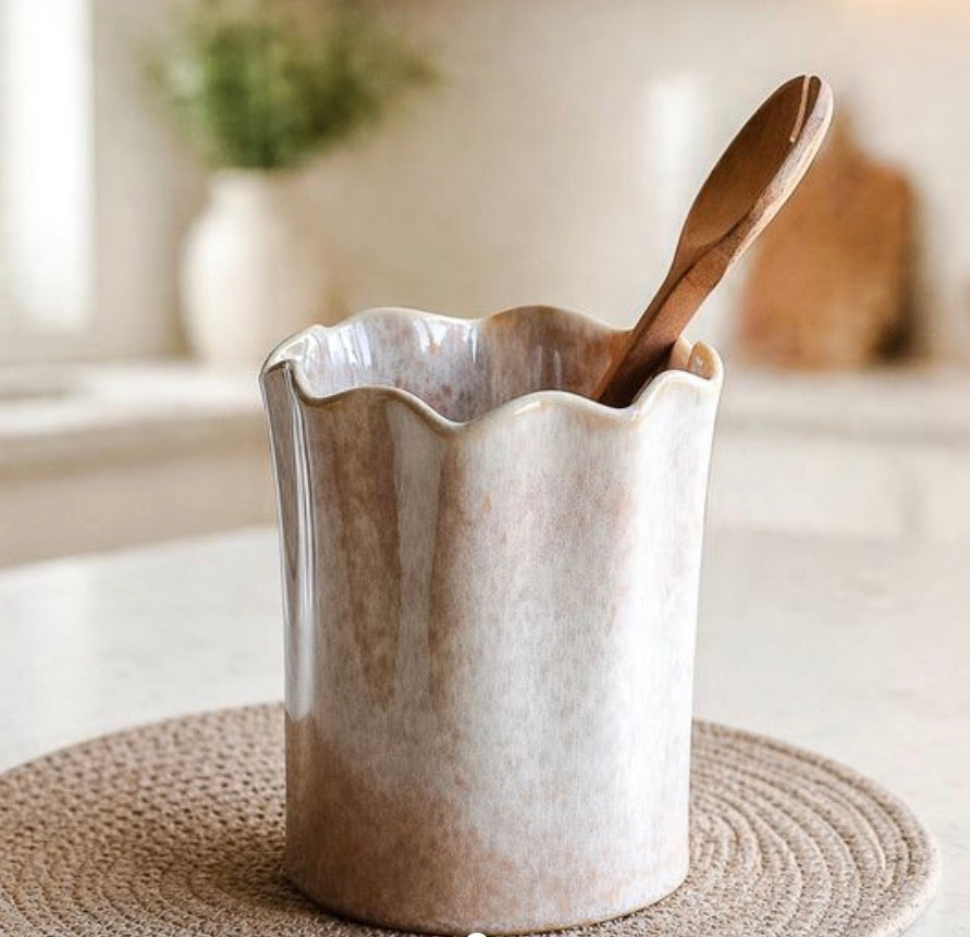 SCALLOP EDGE VASE