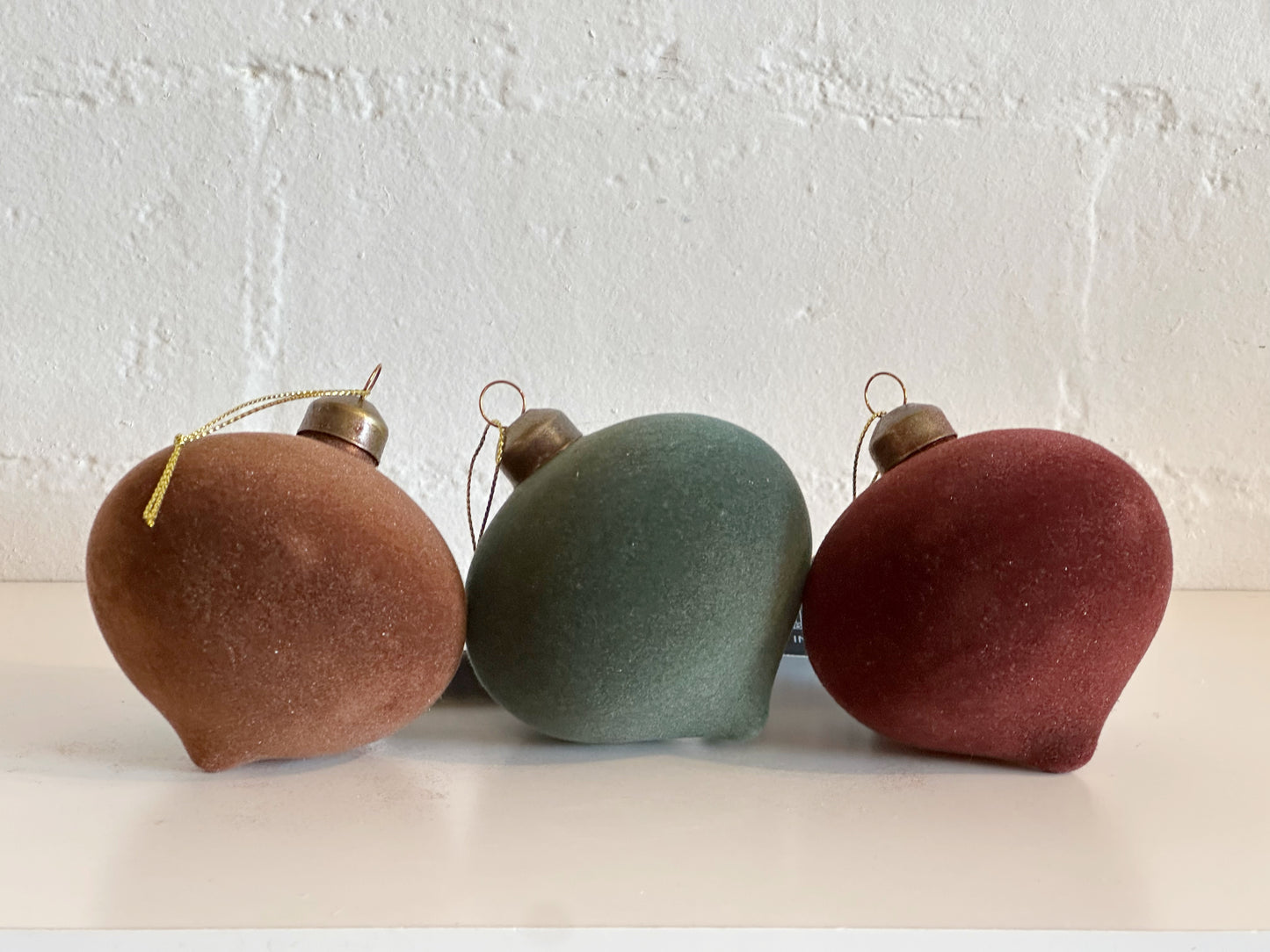 VELVET TEARDROP ORNAMENT