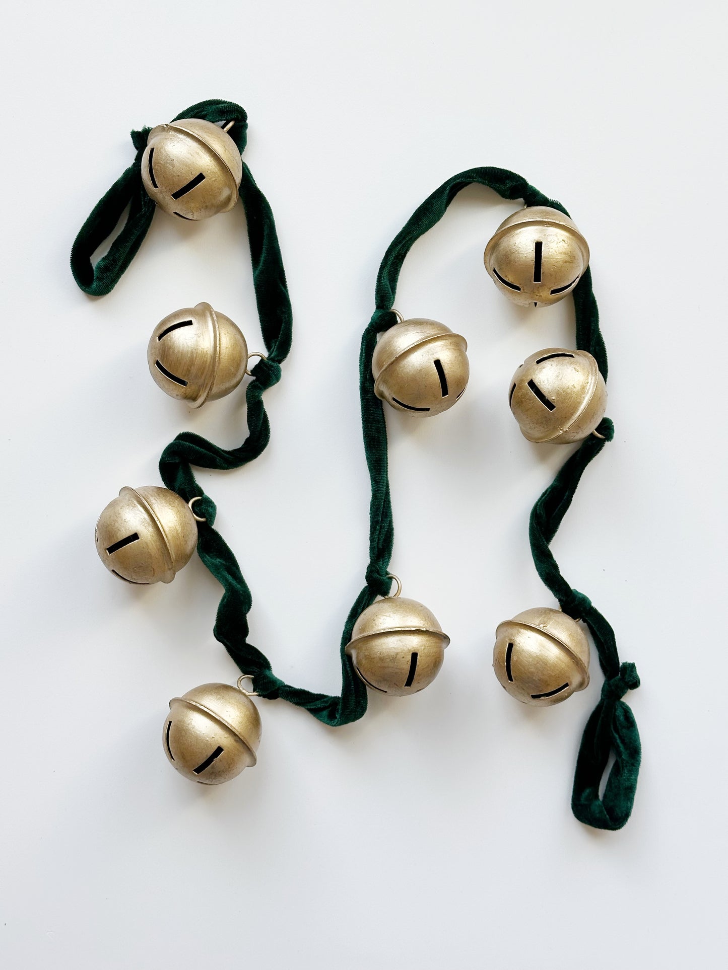 GOLD BELL WITH GREEN VELVET RIBBON GARLAND