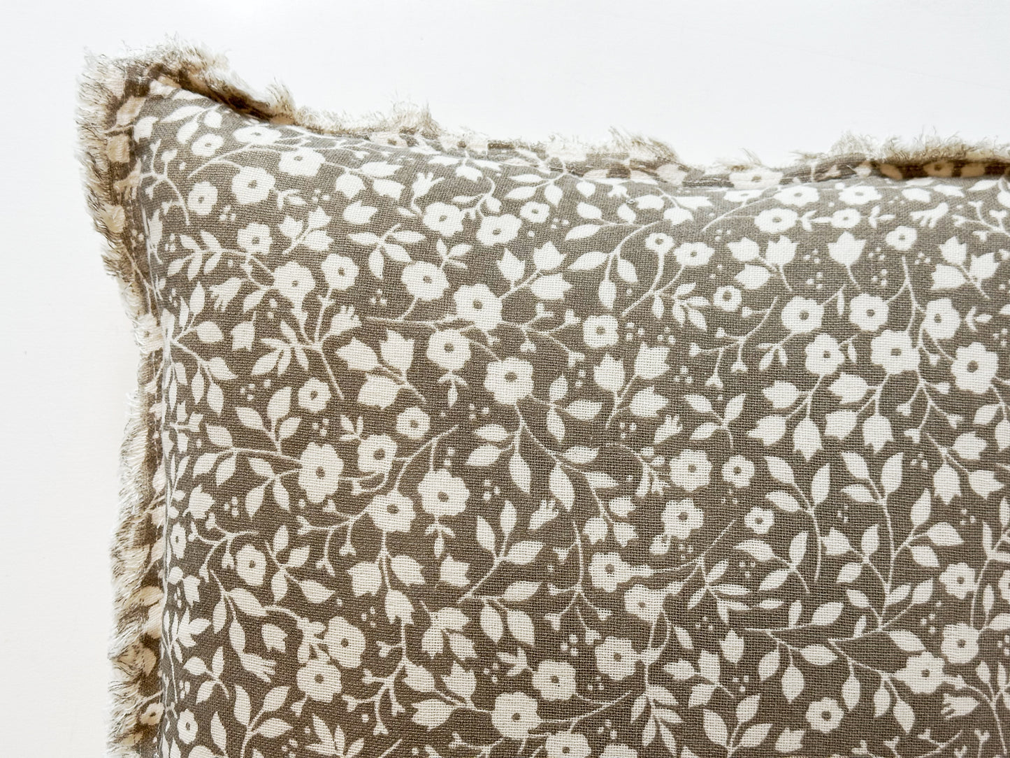 BEIGE SPRING FLORAL PILLOW