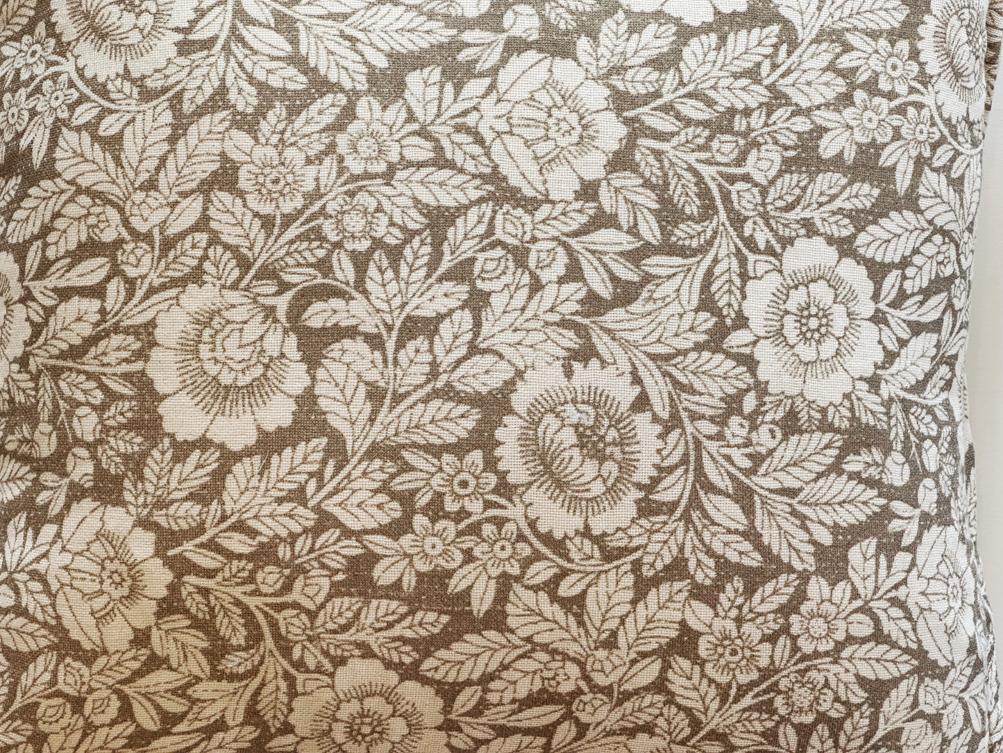 BEIGE FLORAL & LEAF PILLOW