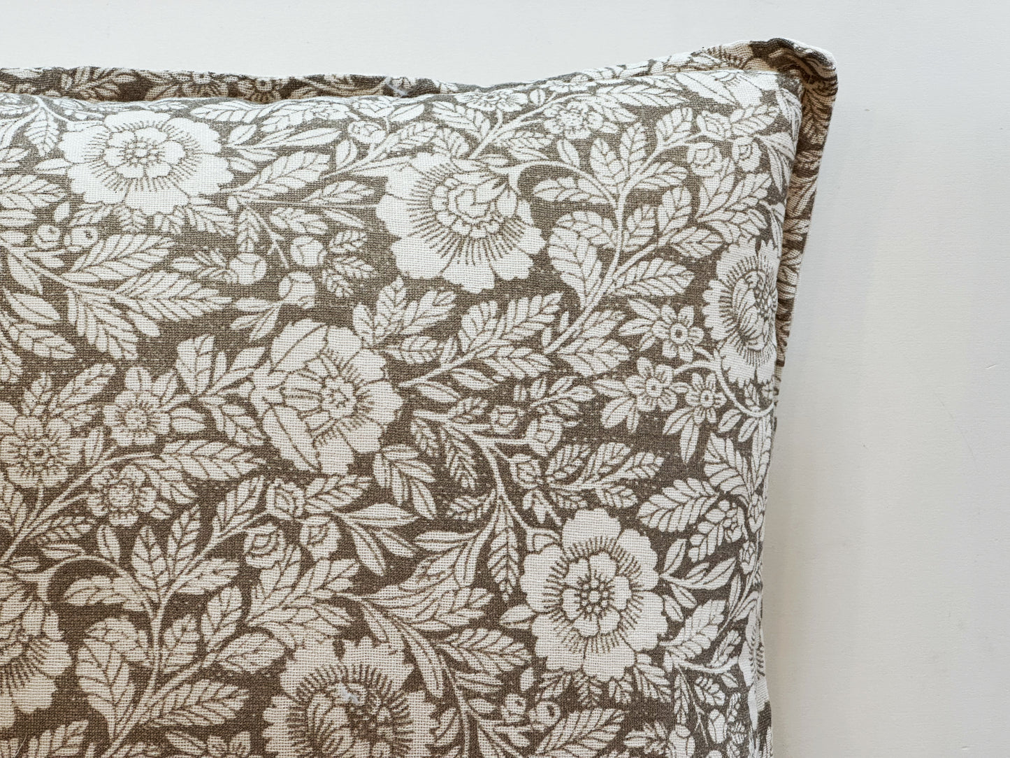 BEIGE FLORAL & LEAF PILLOW