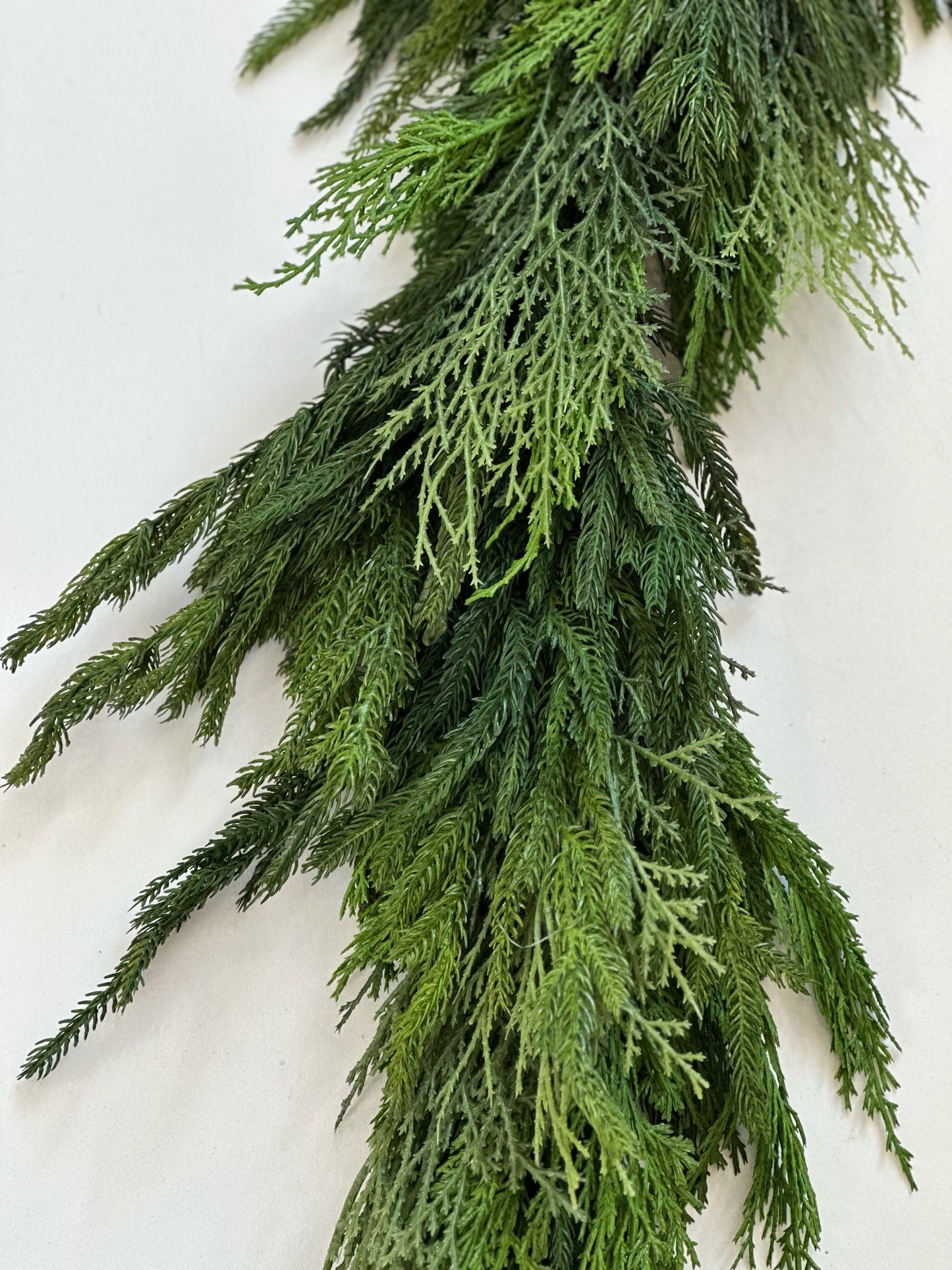 DELUXE MIXED NORFOLK PINE & CEDAR GARLAND