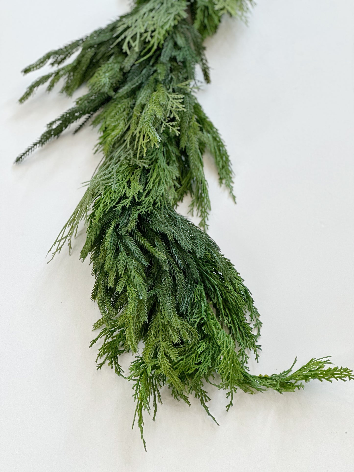 DELUXE MIXED NORFOLK PINE & CEDAR GARLAND