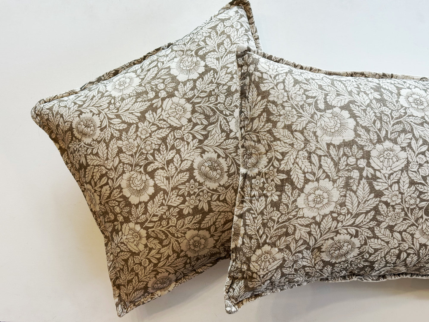 BEIGE FLORAL & LEAF PILLOW