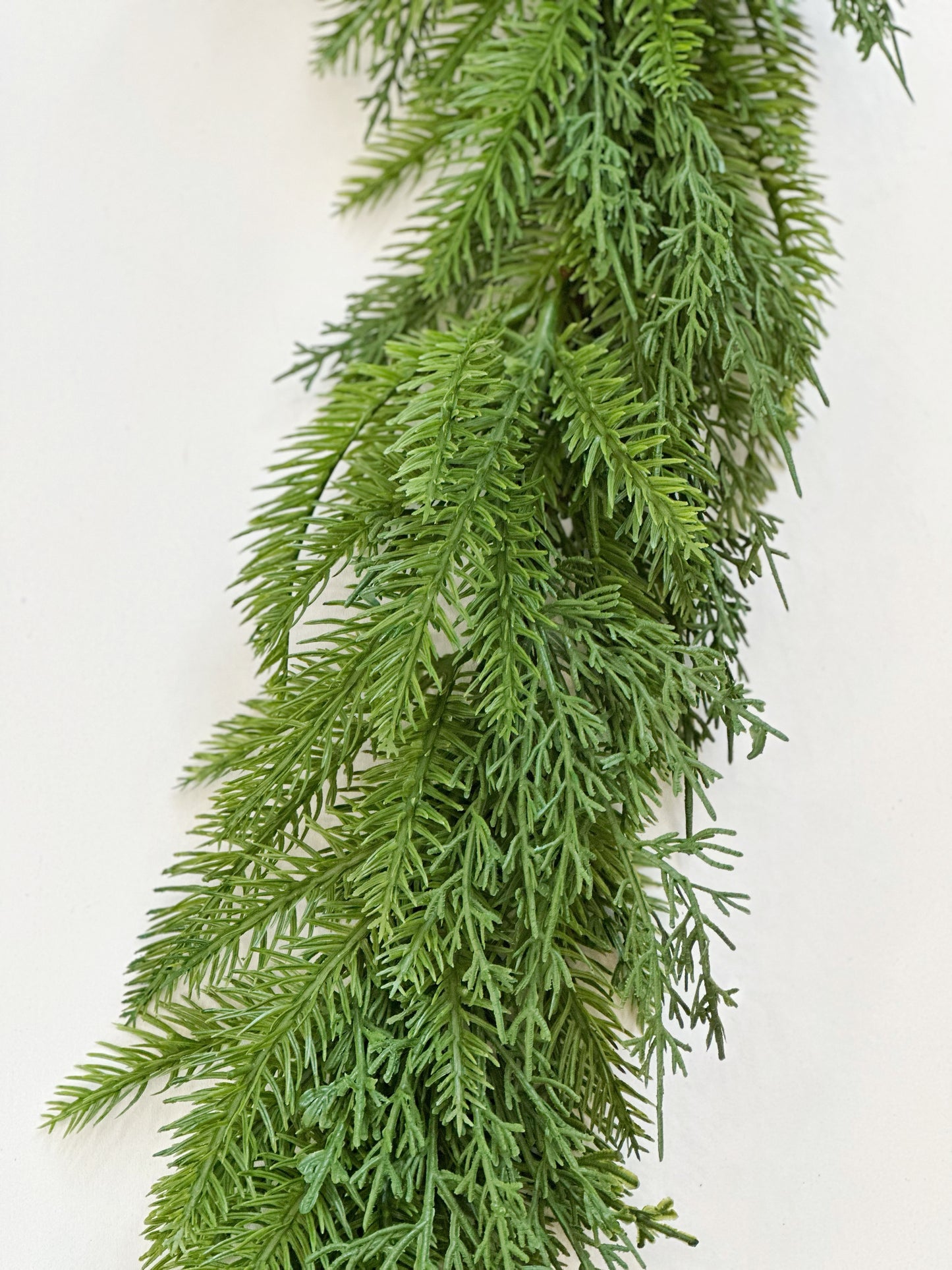 MIXED GREENERY GARLAND
