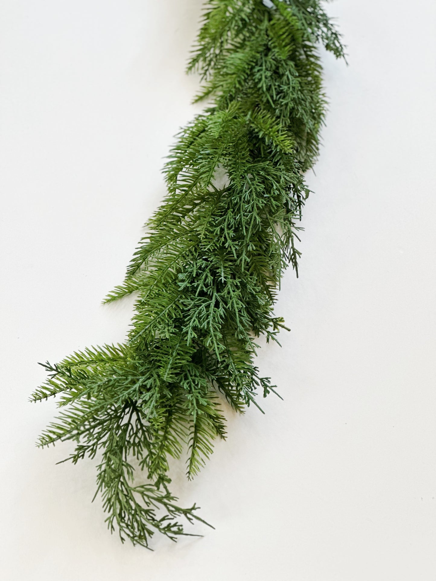 MIXED GREENERY GARLAND