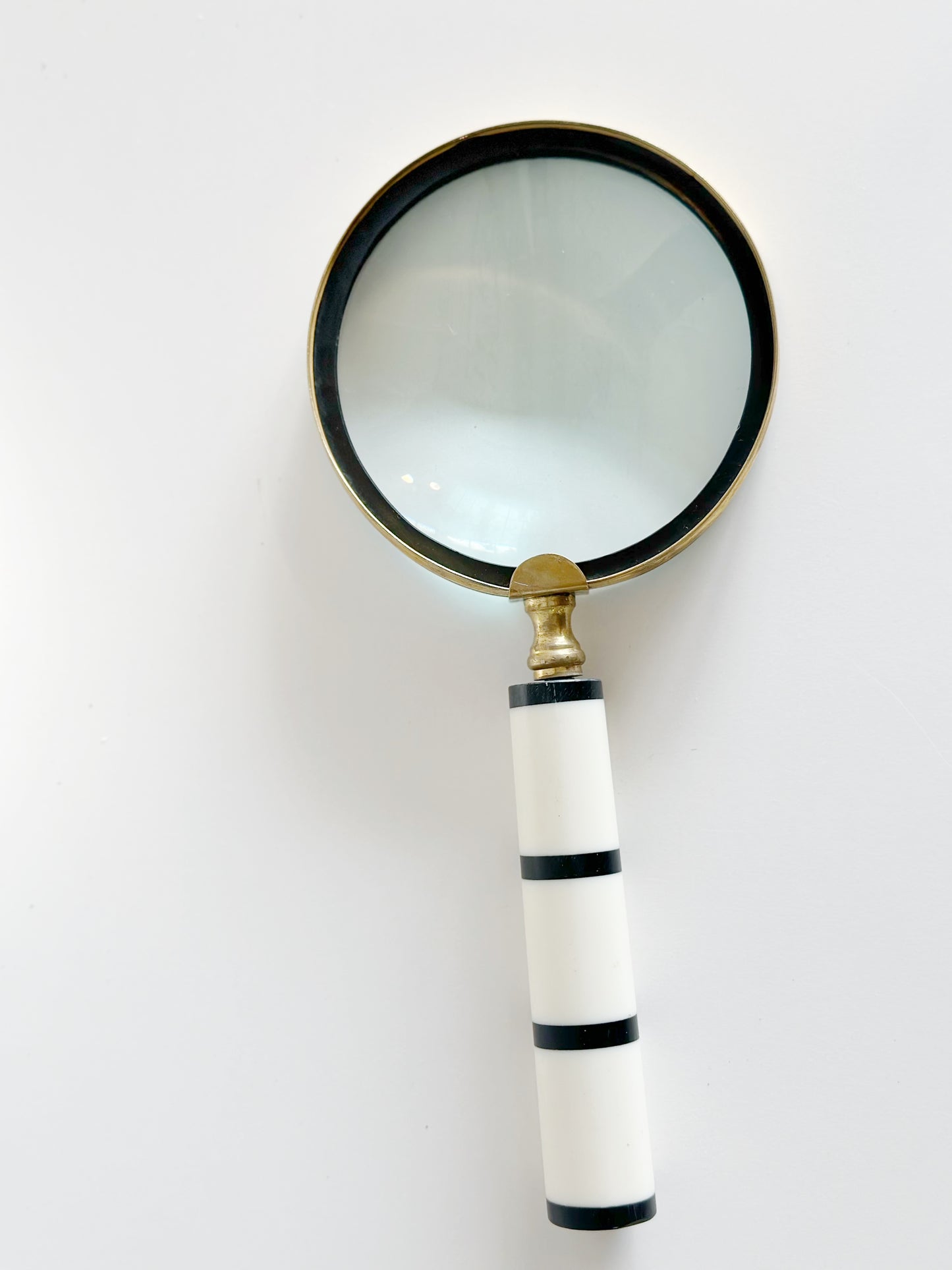 MAGNIFYING GLASS