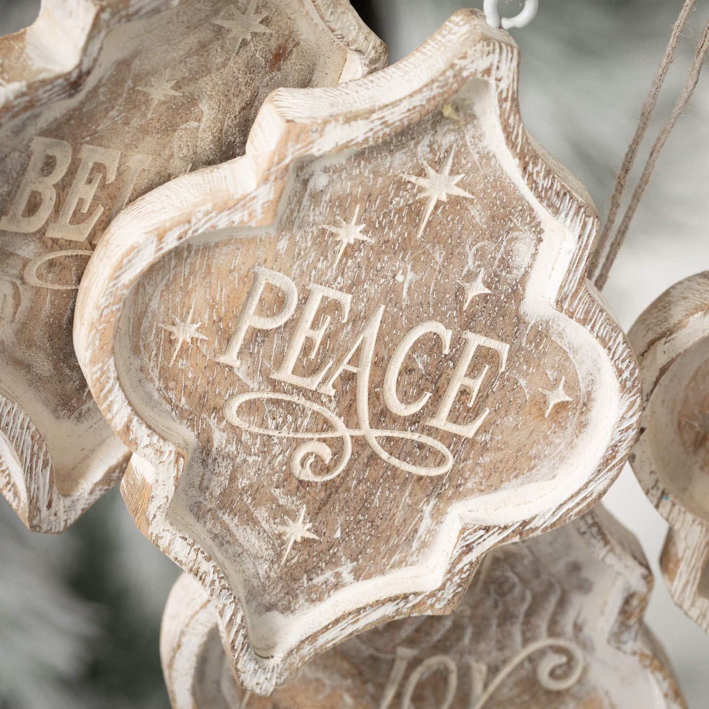 HOLIDAY TEXT WOOD ORNAMENT