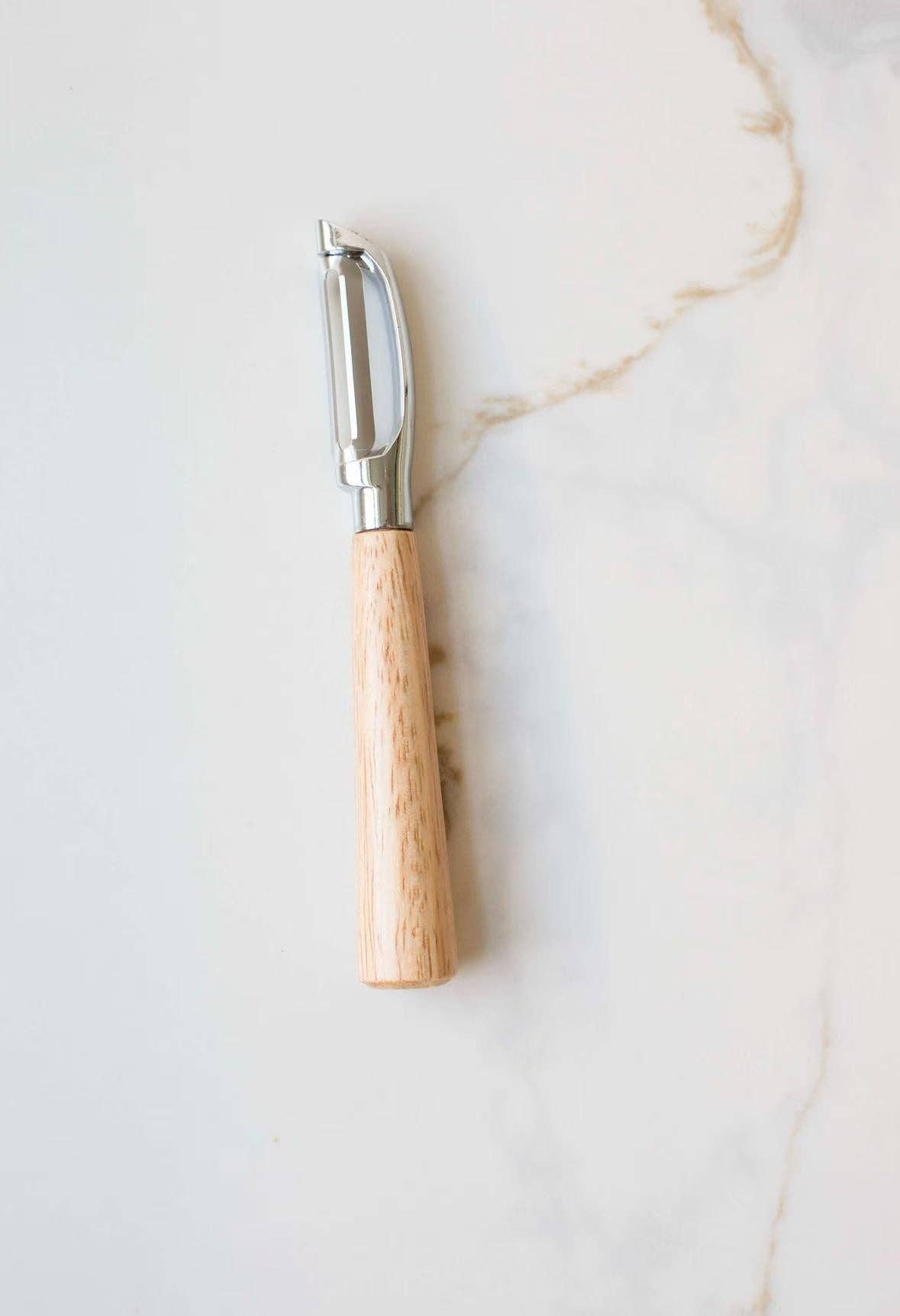 Wooden Handled Peeler: A
