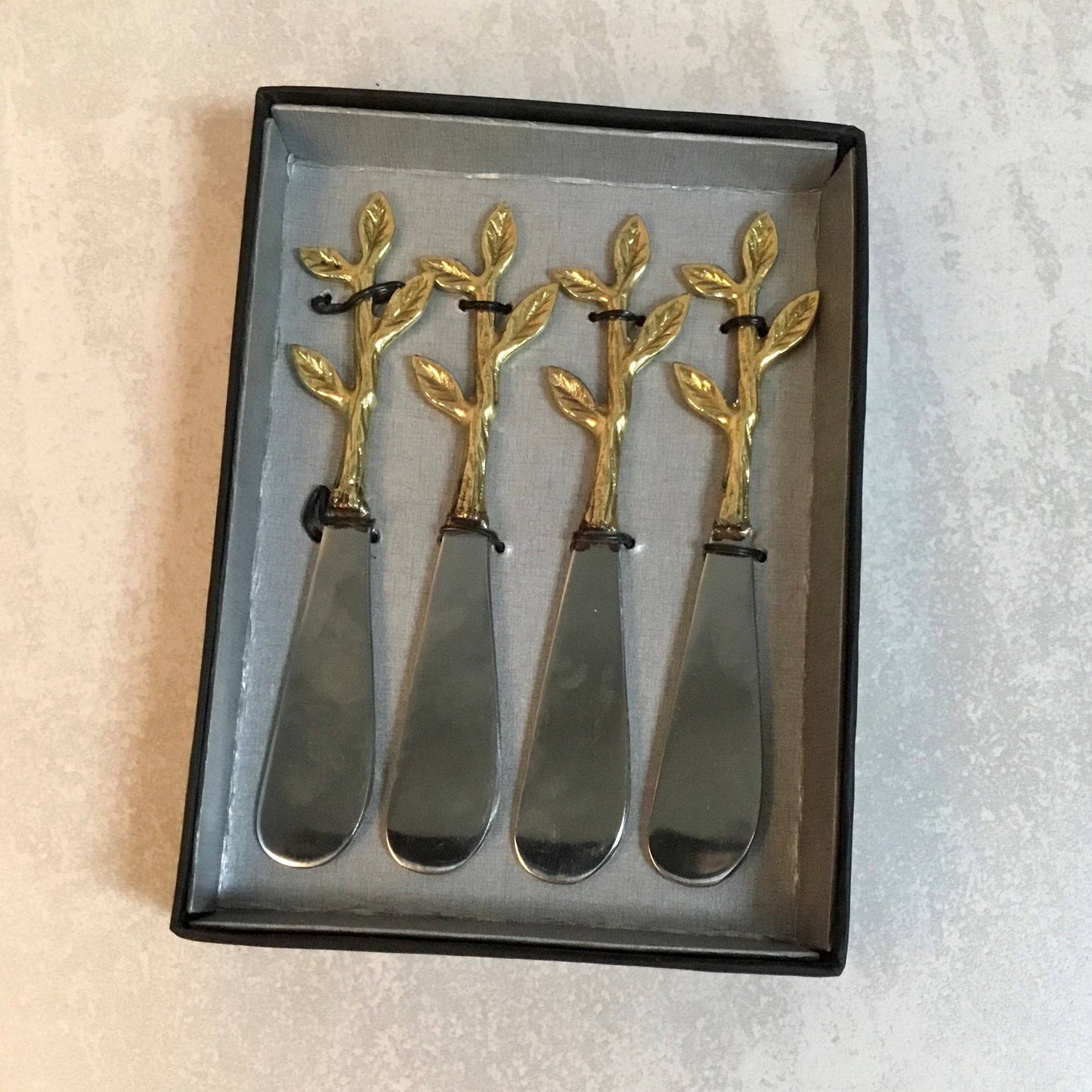 Gold Leaf Bud Handle Spreaders, Set of 4