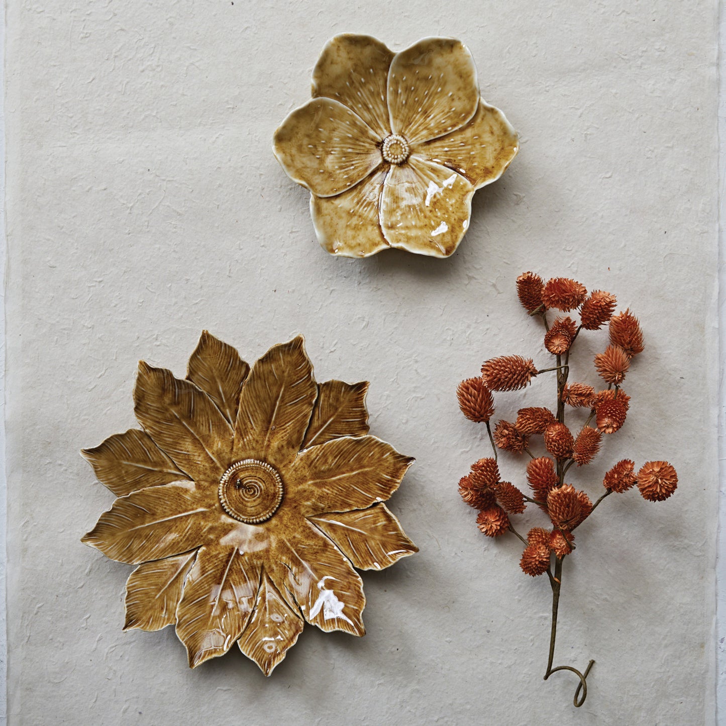 Round Stoneware Flower Plate