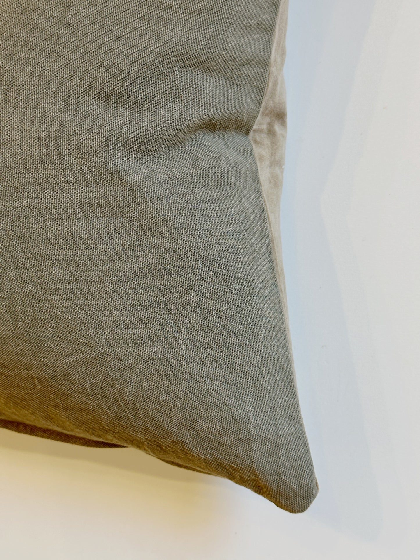 Vera Pillow