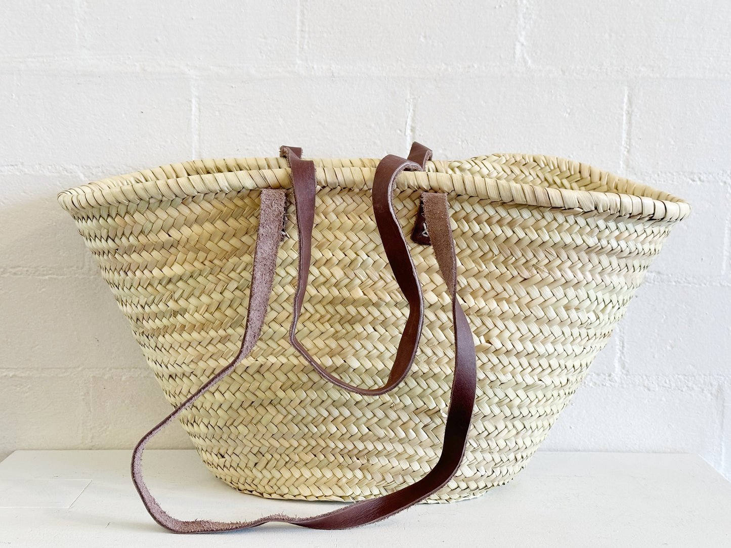 STRAW TOTE W/LEATHER STRAPS