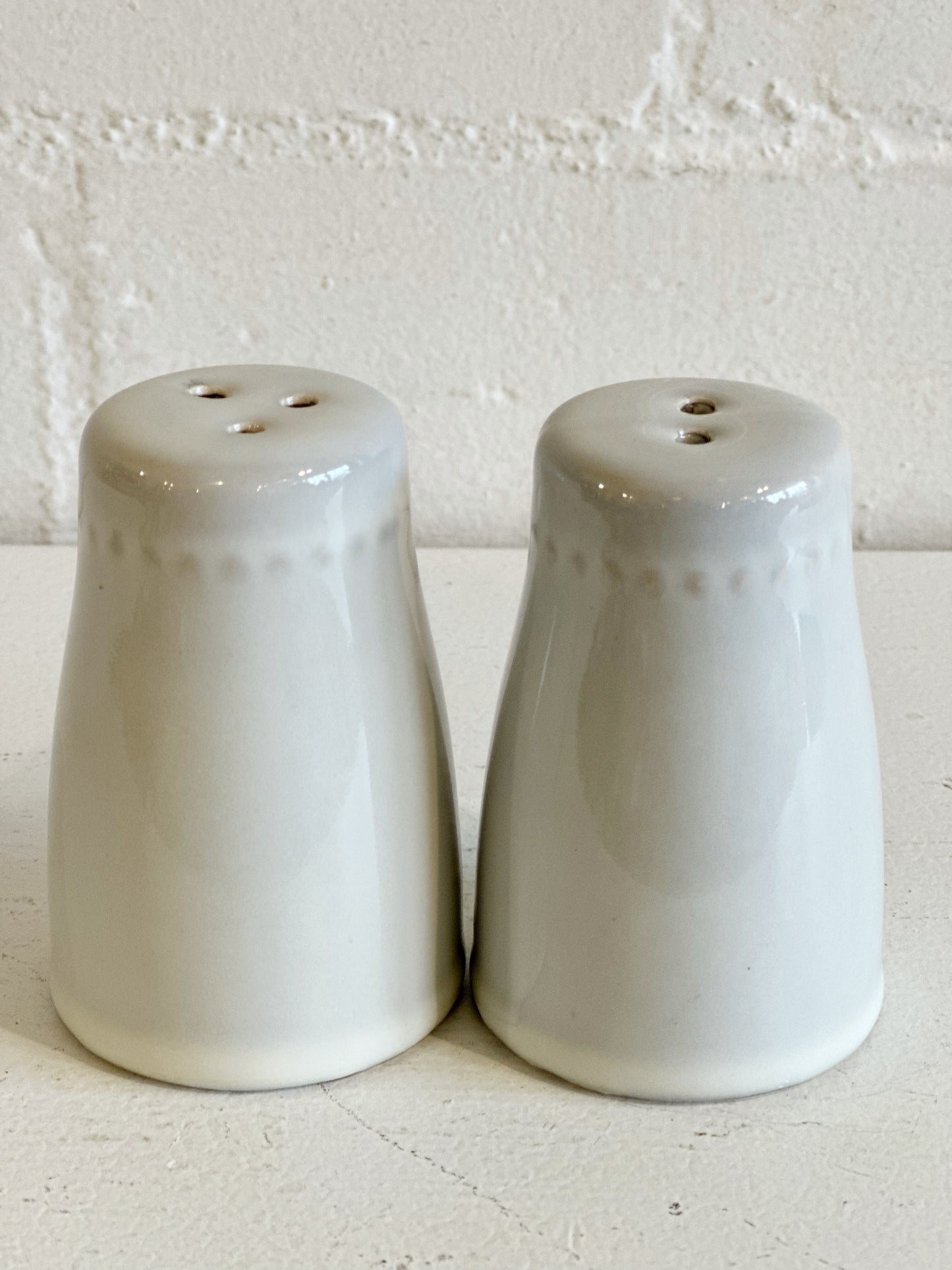 STONEWARE SALT & PEPPER SET