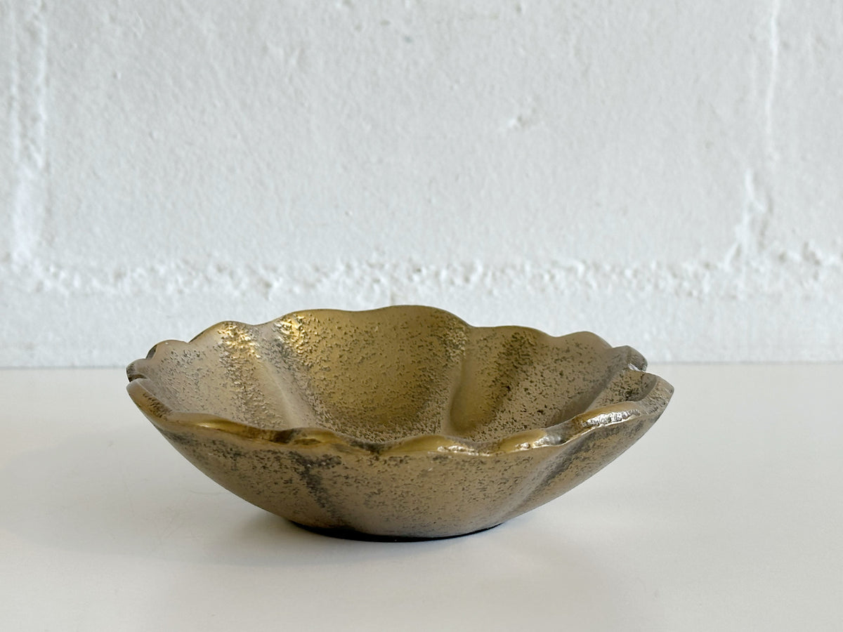 ANTIQUE STYLE WAVY RIM GOLD BOWL