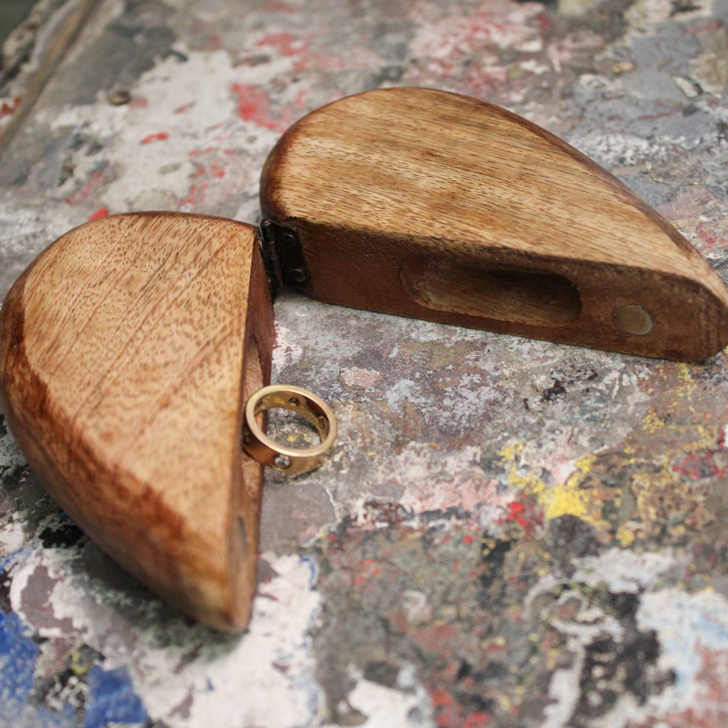 Wooden Heart Shape Magnet Ring Box  7"