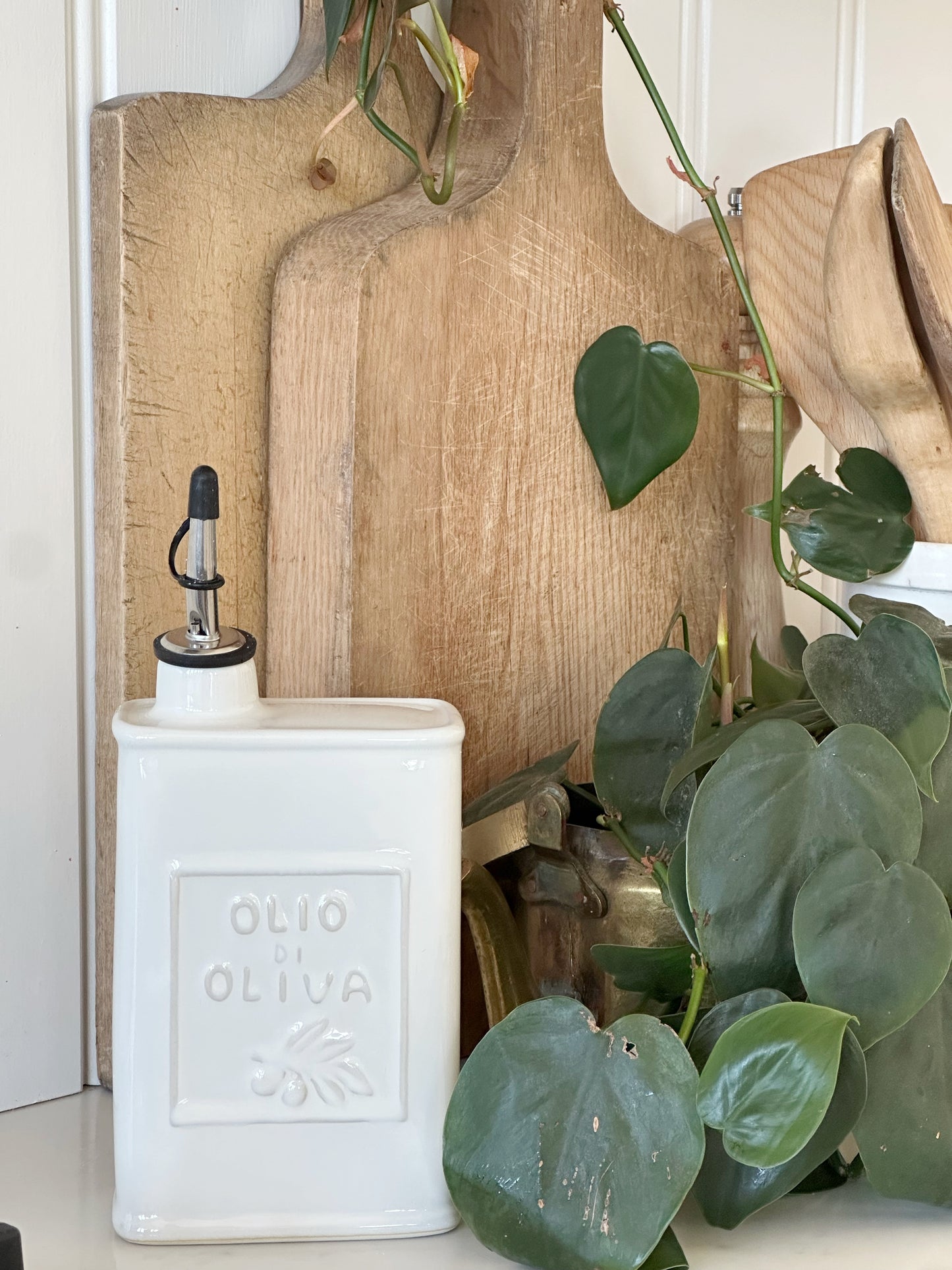 White Ceramic Olive Oil Can, 17 oz/500 ML