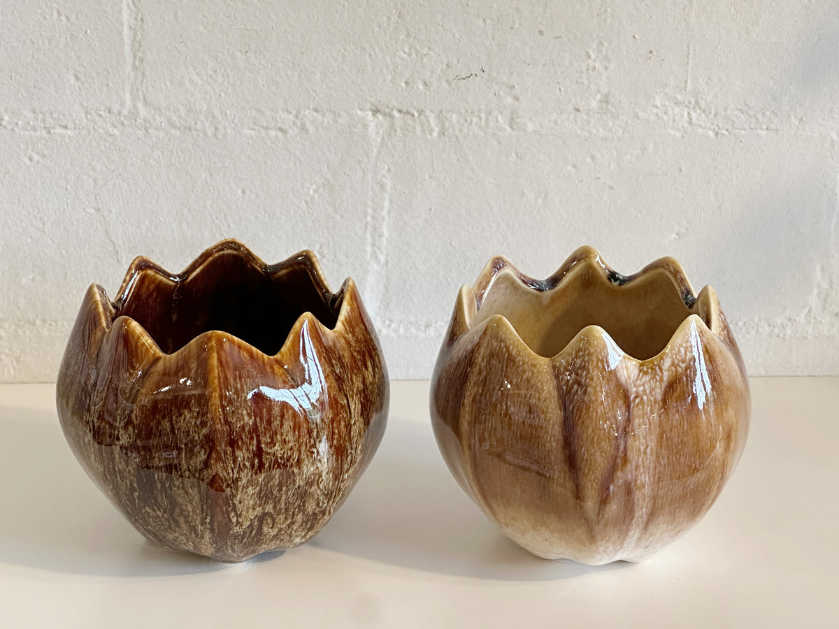 Stoneware Glower Shaped Planter - 2 colors to choose from.