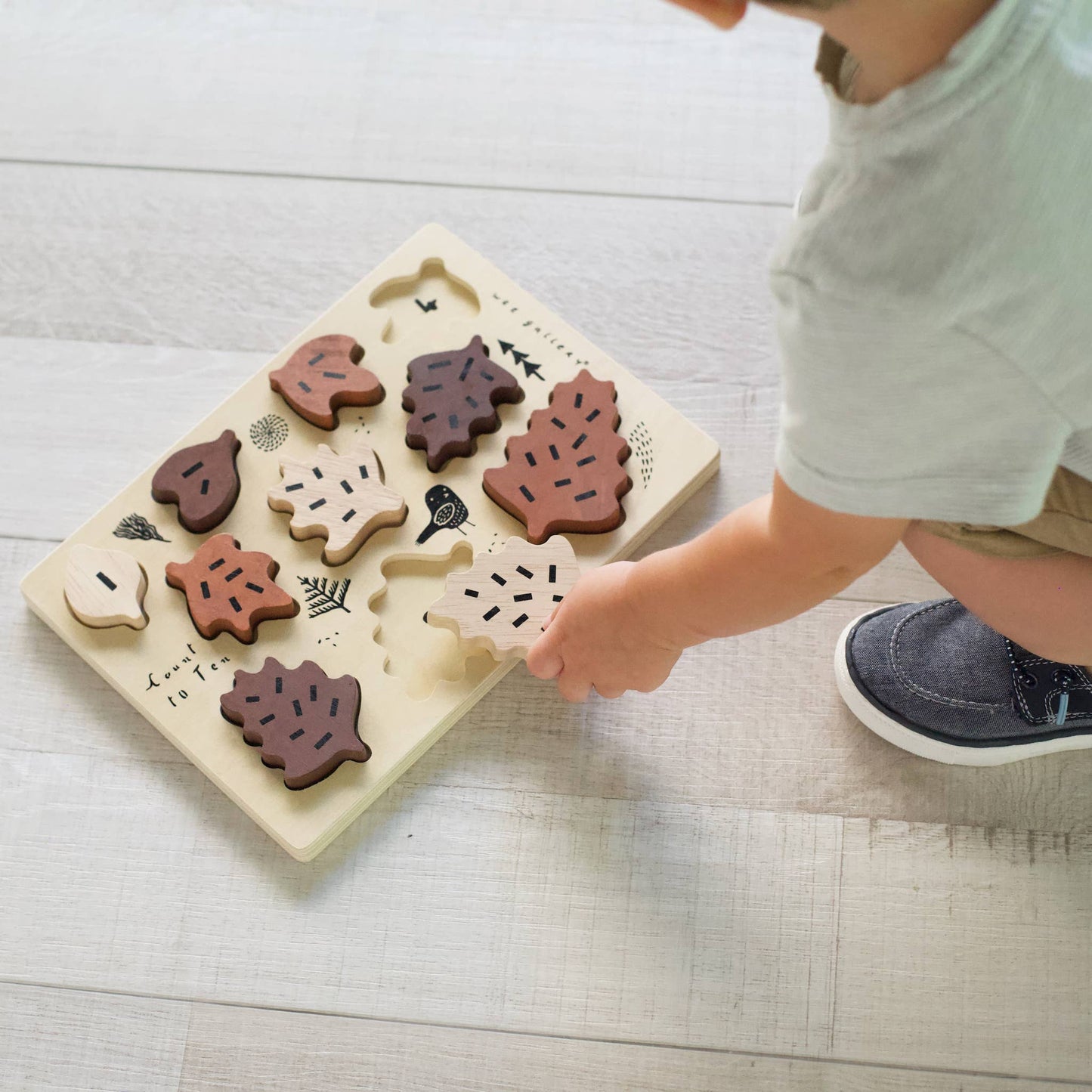 Wooden Tray Puzzle - Count to 10 Leaves