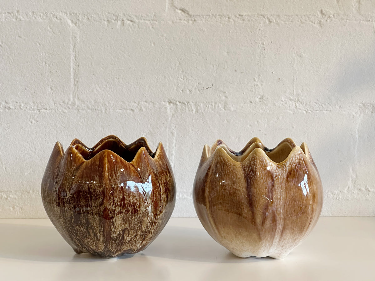 Stoneware Glower Shaped Planter - 2 colors to choose from.