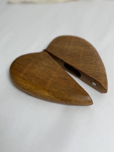 Wooden Heart Shape Magnet Ring Box  7"