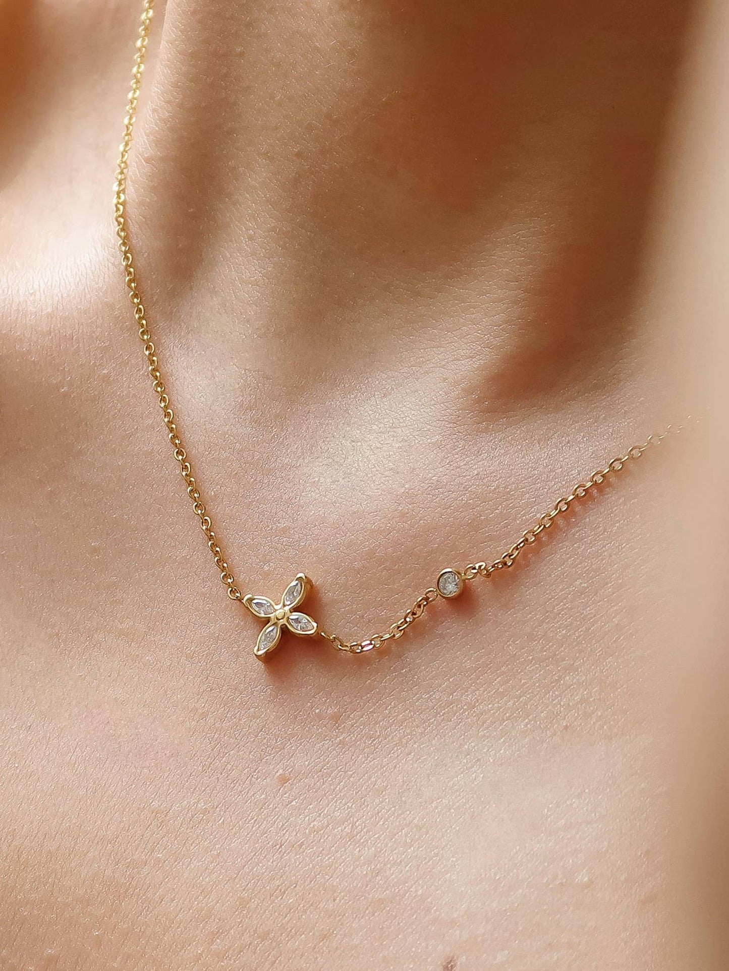 Clyra 18K Gold Non-Tarnish Dainty Flower Pendant Necklace: Yellow Gold