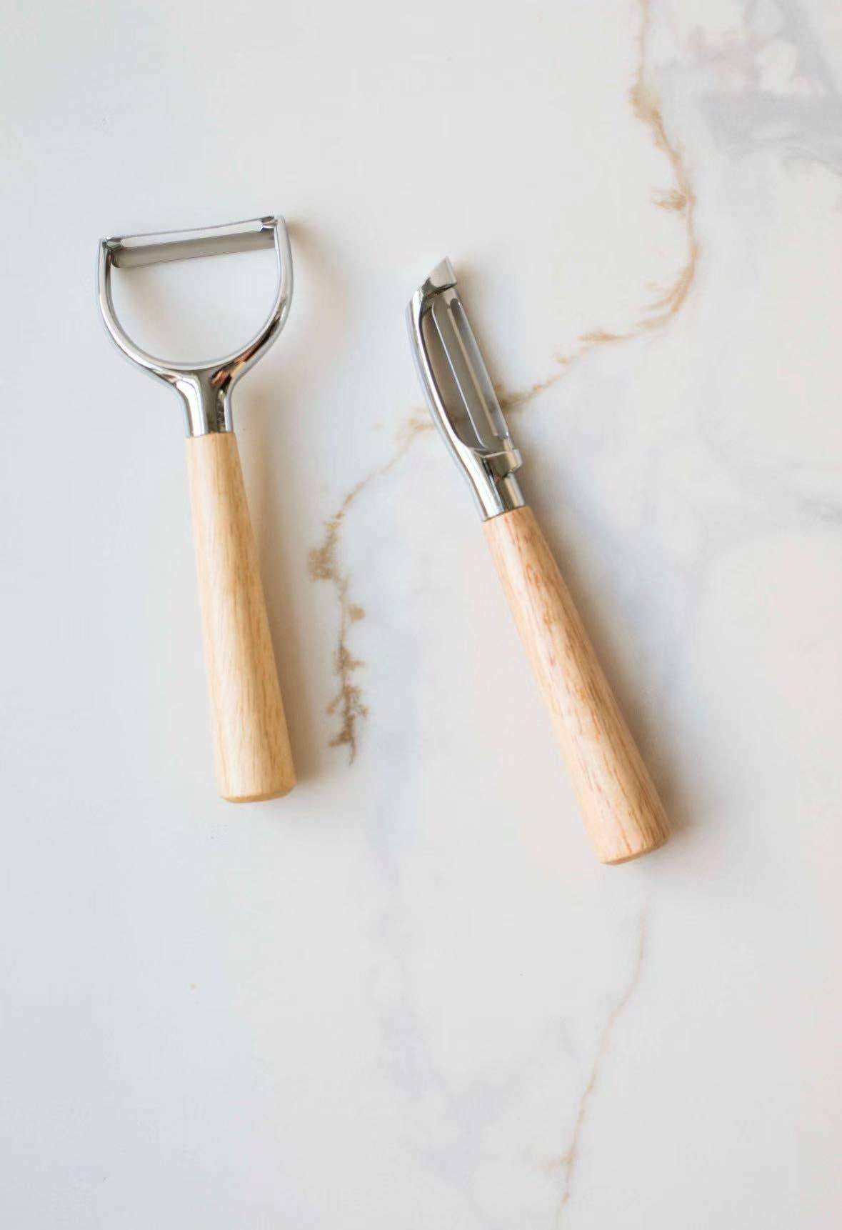 Wooden Handled Peeler: A