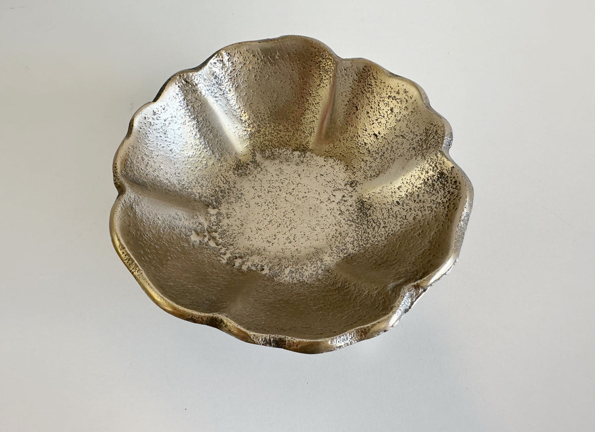 ANTIQUE STYLE WAVY RIM GOLD BOWL