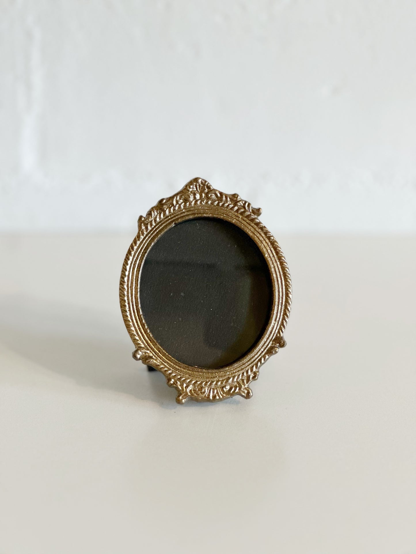 Mini Small Round Vintage Style Photo Frame