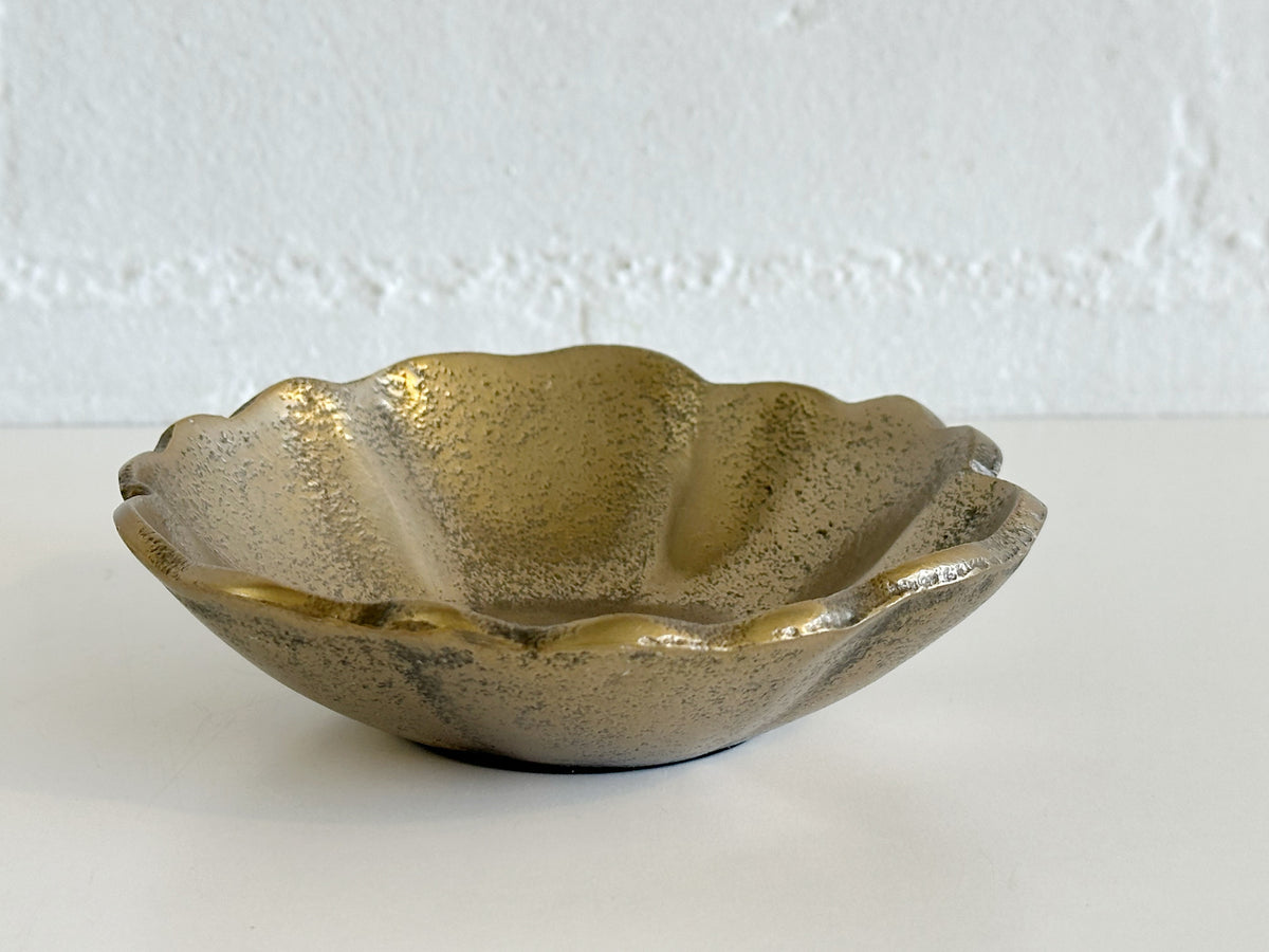 ANTIQUE STYLE WAVY RIM GOLD BOWL