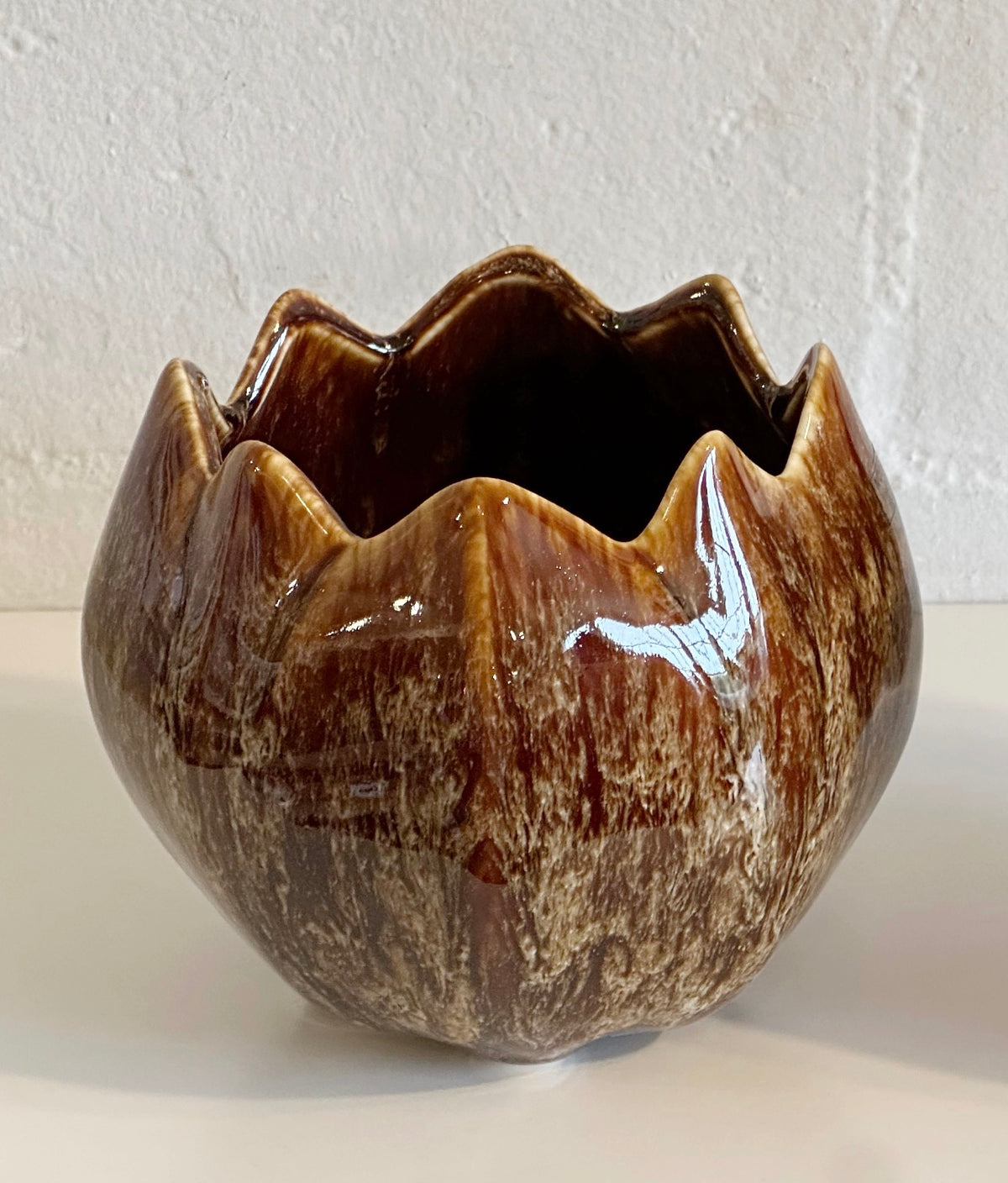 Stoneware Glower Shaped Planter - 2 colors to choose from.
