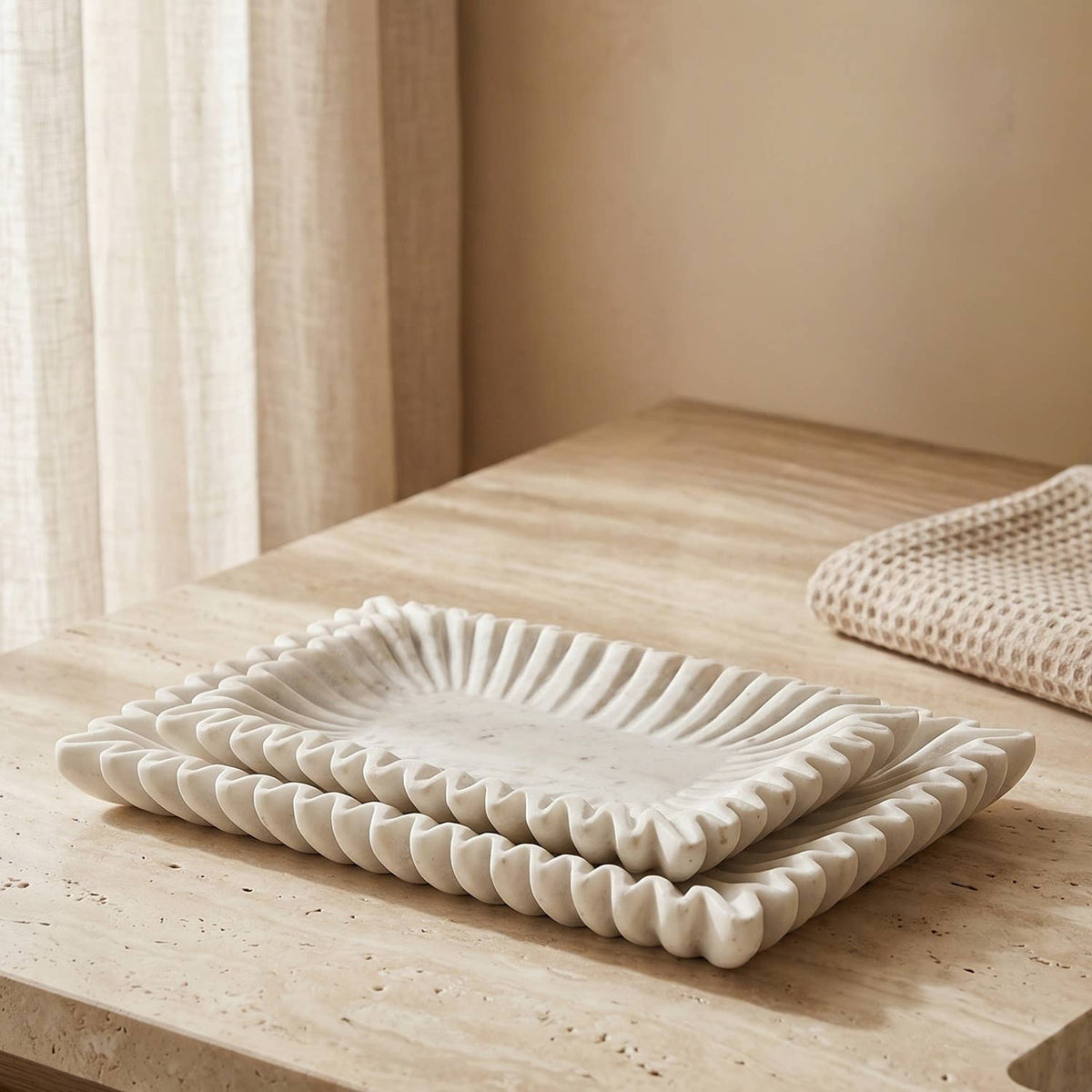 Fluted Tray Sm.: White / Marble