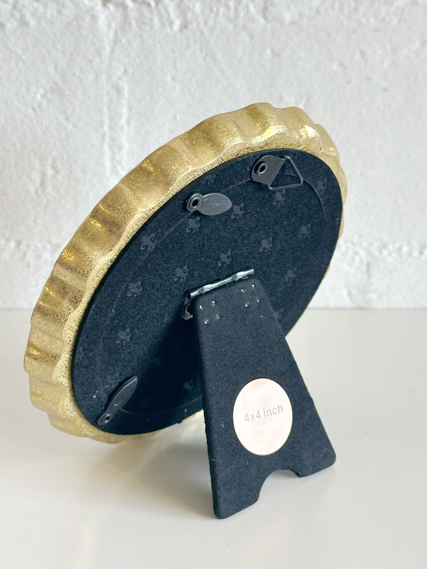 4 X 4 ROUND GOLD PHOTO FRAME