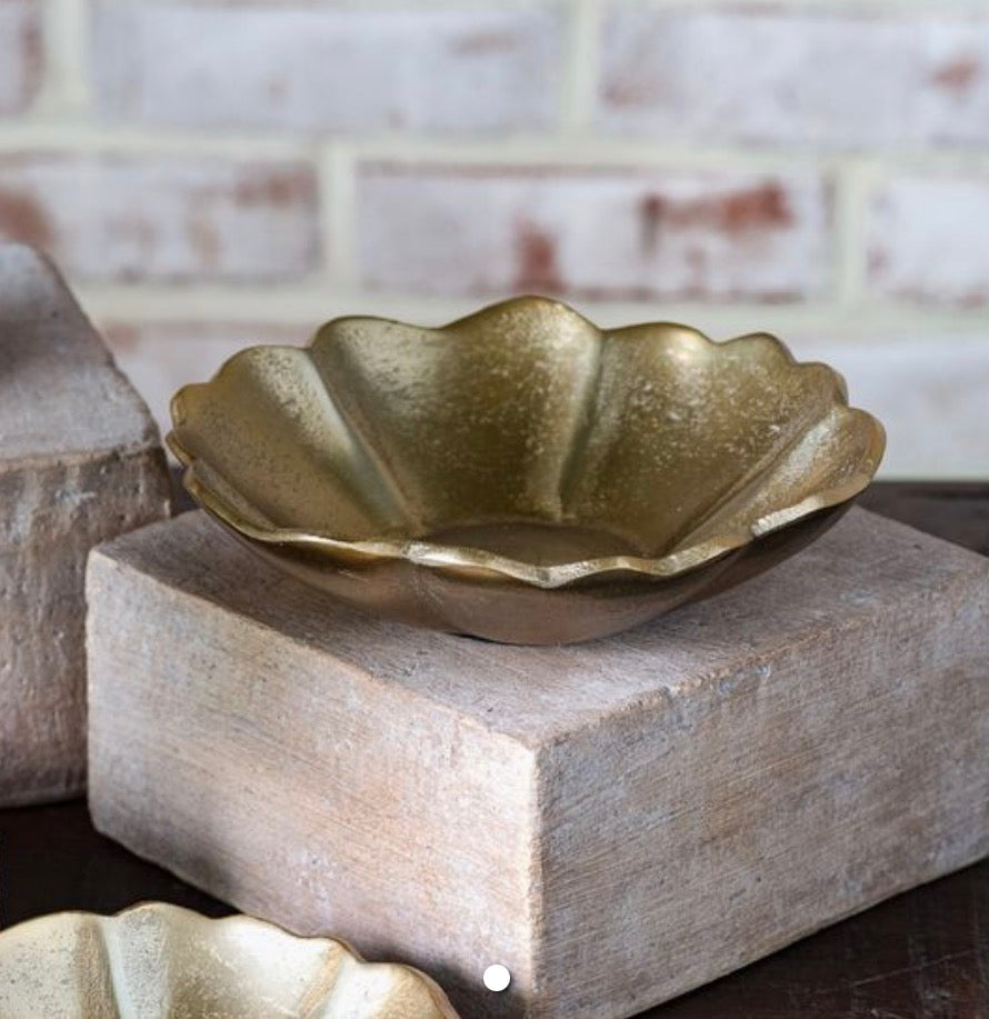 ANTIQUE STYLE WAVY RIM GOLD BOWL