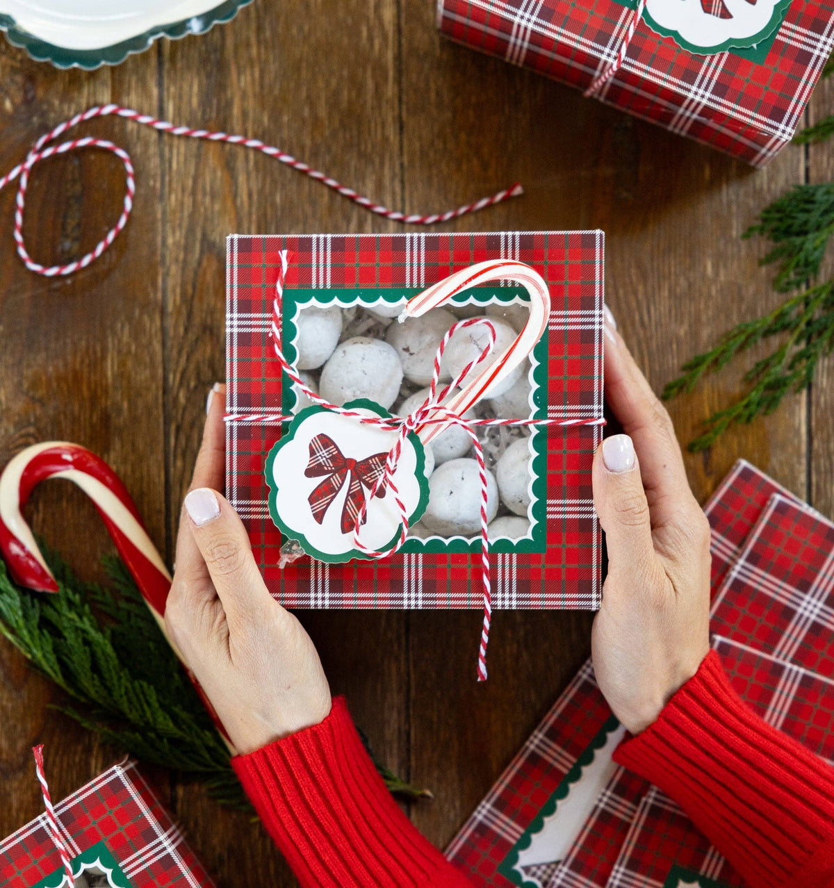 TRM1307 - Plaid Bow Cookie Boxes