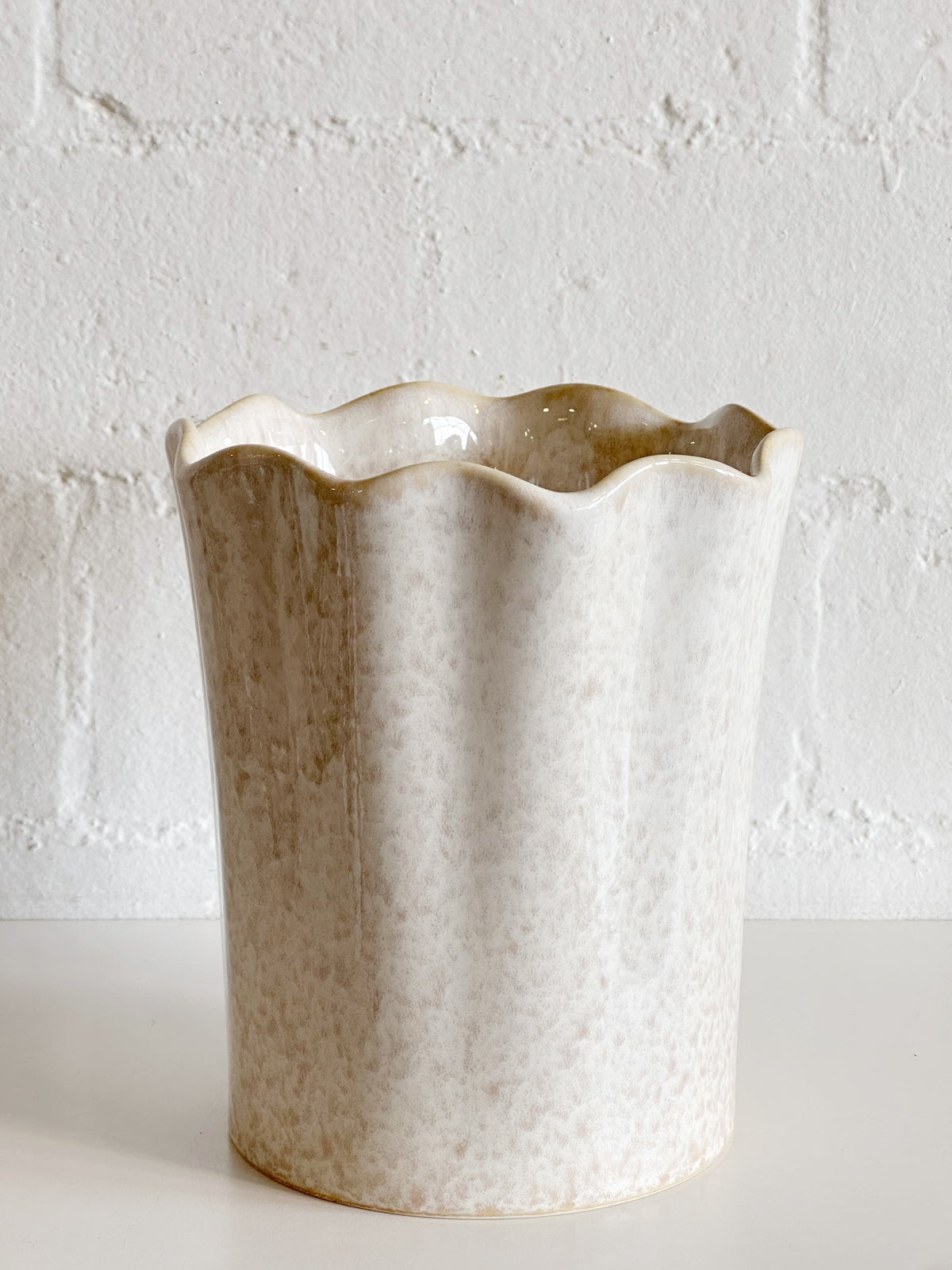 SCALLOP EDGE VASE