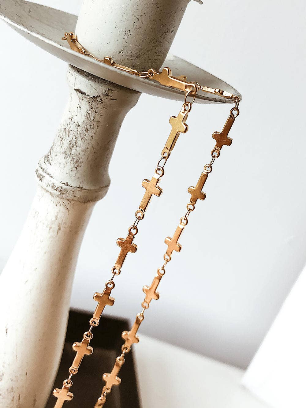 Dilara 18K Gold Non-Tarnish Cross Choker: Yellow Gold