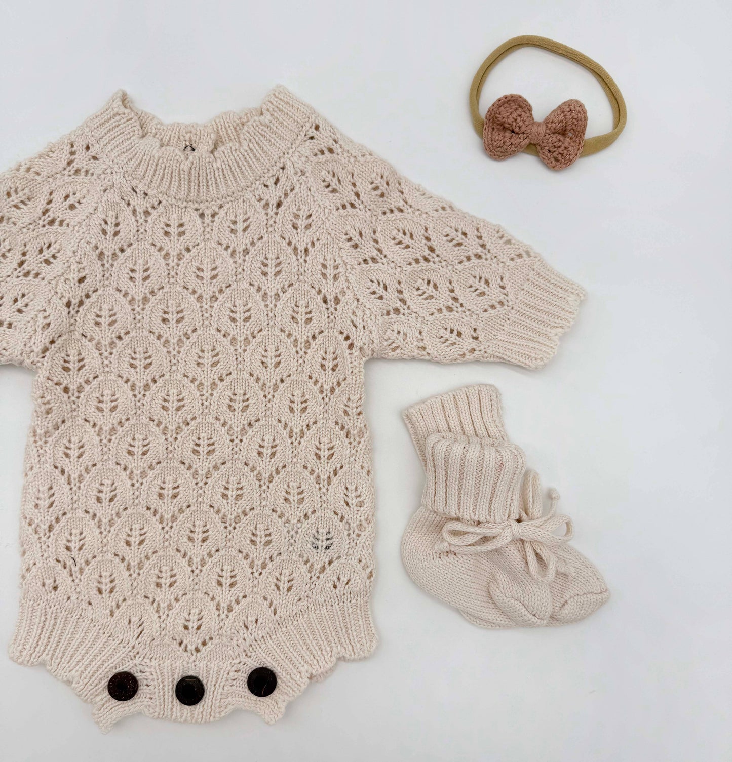 Light Cream Lacy Romper: 3pc set (romper +booties + bow) / Newborn (NB)