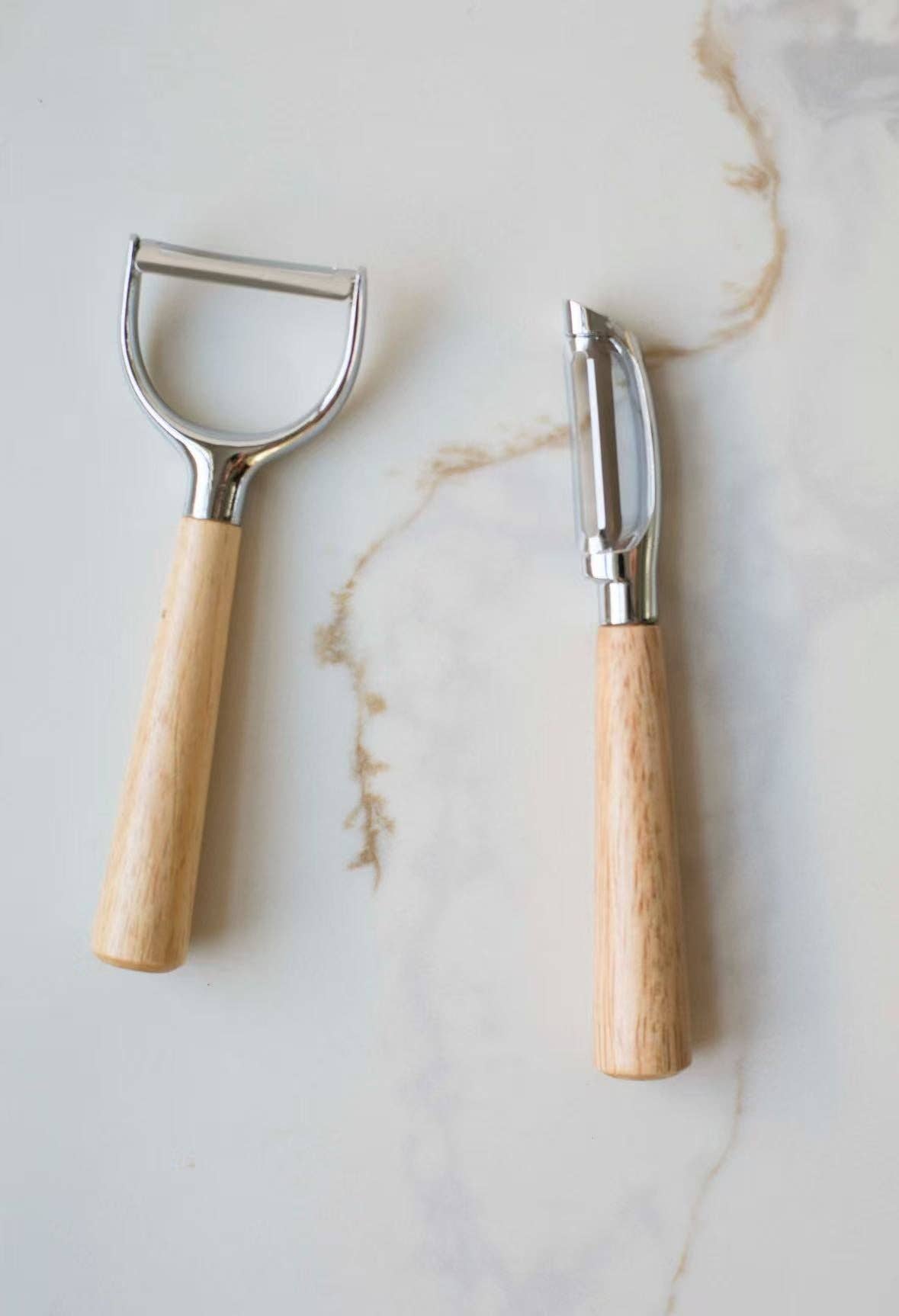 Wooden Handled Peeler: A