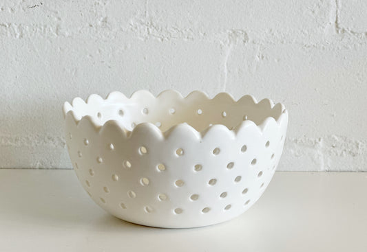 Ceramic Scalloped Strainer Bowl