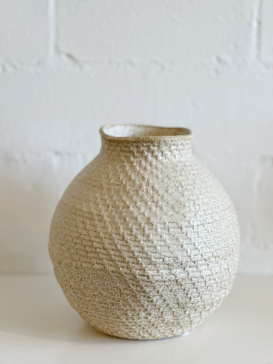 TEXTURED CREAM BALL VASE