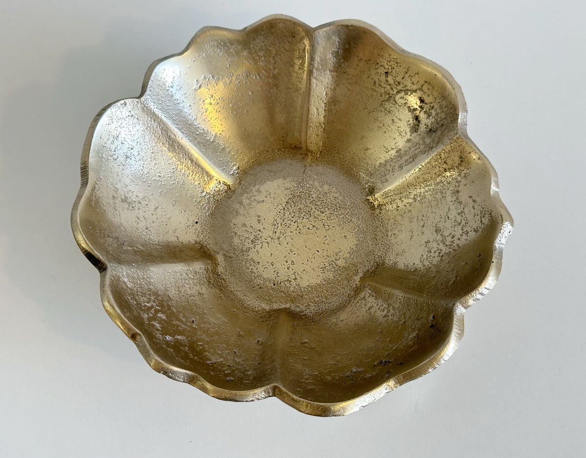 ANTIQUE STYLE WAVY RIM GOLD BOWL