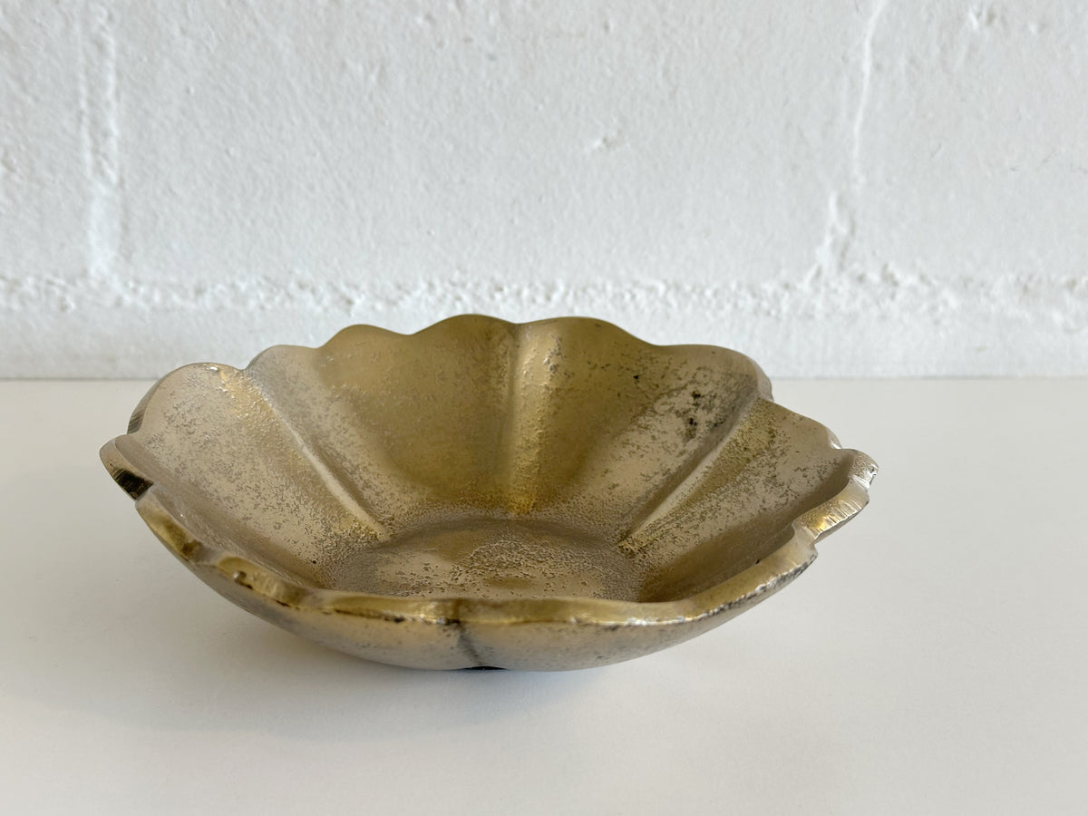 ANTIQUE STYLE WAVY RIM GOLD BOWL