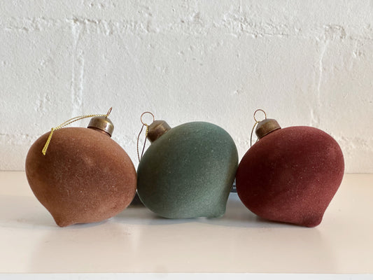 VELVET TEARDROP ORNAMENT