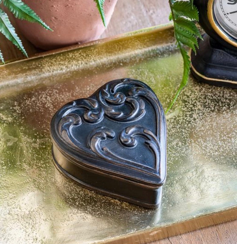 ANTIQUE BRONZE HEART BOX