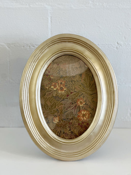 Oval Gold 8x6” frame